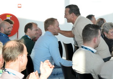 Nog een paar handshakes, en weg was Najib weer. Tijd voor de volgende spreker.